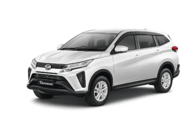 Daihatsu Terios putih tampak serong depan dan samping untuk layanan sewa mobil Jakarta dengan driver profesional