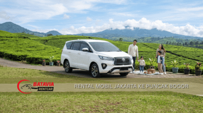 Rental mobil dari Jakarta ke Puncak Bogor dengan mobil Innova putih dan latar kebun teh